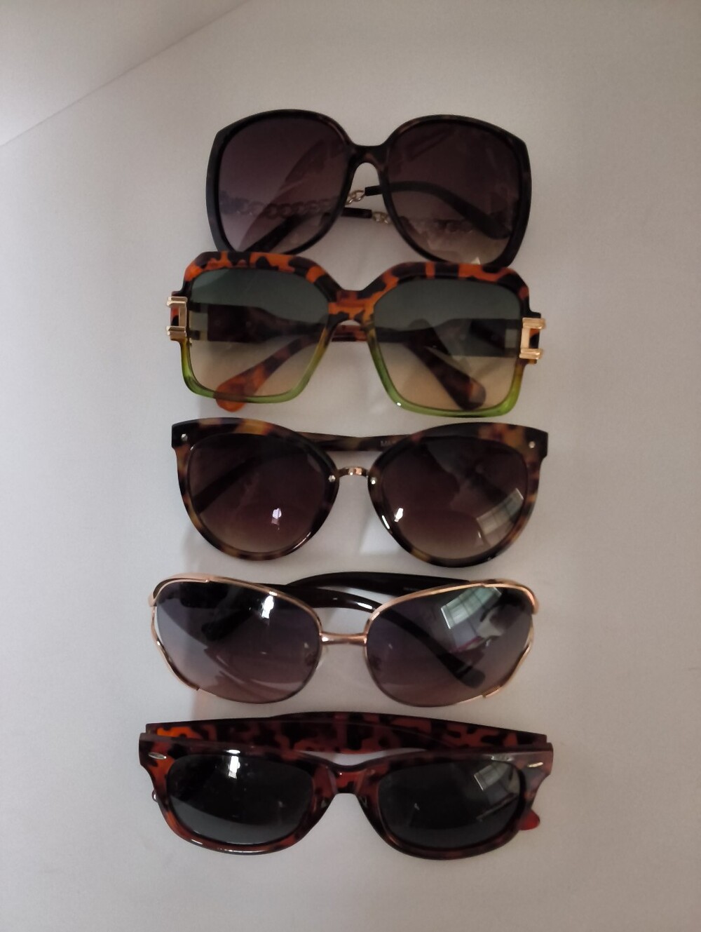 Women’s Tortoiseshell Sunglasses - Stylish Fashion Shades in Brown
